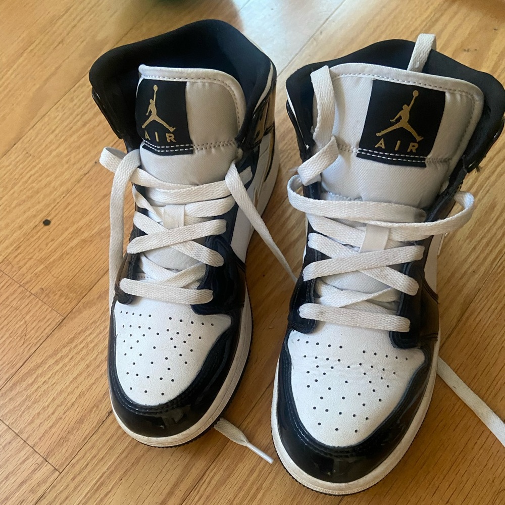 Woman/Youth Jordan high tops